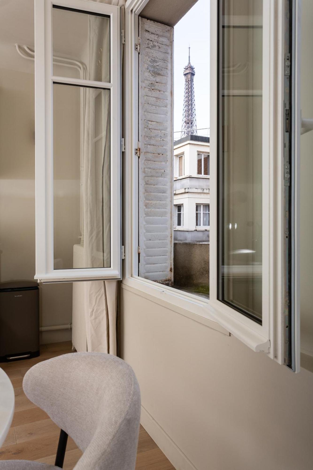 The Carla Suite Eiffel Tower View Paryż Zewnętrze zdjęcie